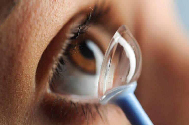 Tactiel gevoel Sentimenteel Defecte Wearing Scleral Lenses: 5 Things to Expect - Weston Contact Lens Institute